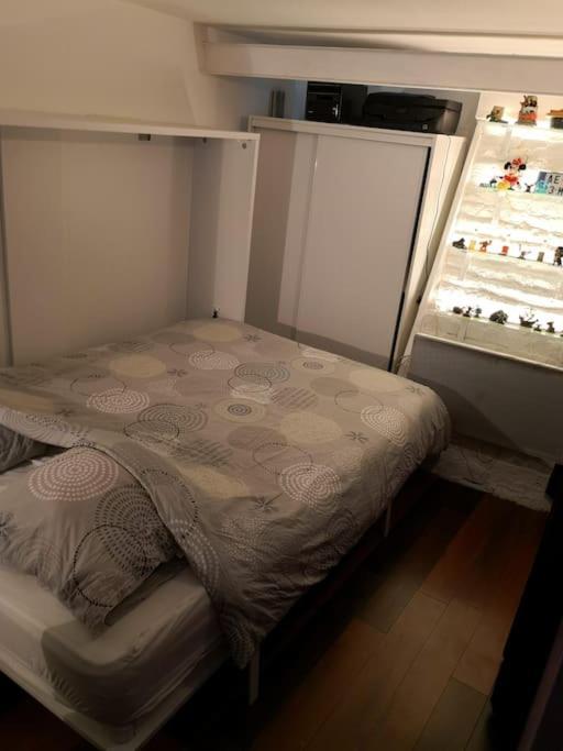A Very Calm Loft In Bastille * Parigi